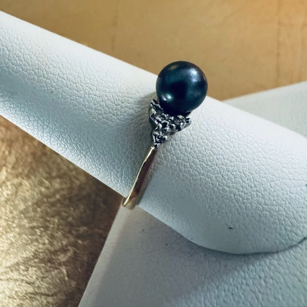 14K Yellow Gold Black Tahitian Pearl Ring with diamond clusters size 10